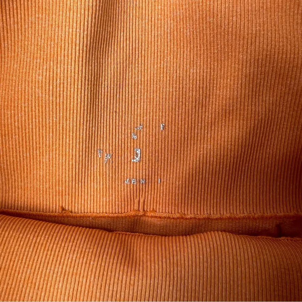 NVGTN Sunset Orange Seamless Leggings Size Medium High Rise Sculpted Contour - Picture 9 of 9